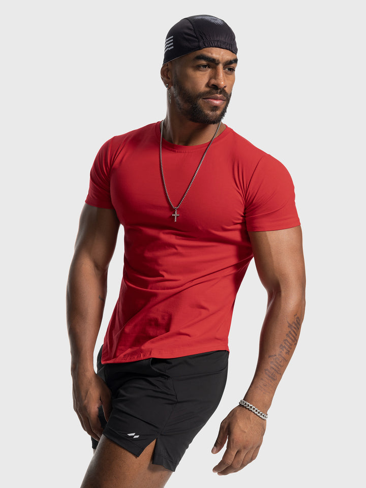 Camiseta con dobladillo redondeado Kore Muscle Fit Tech Crew Neck 